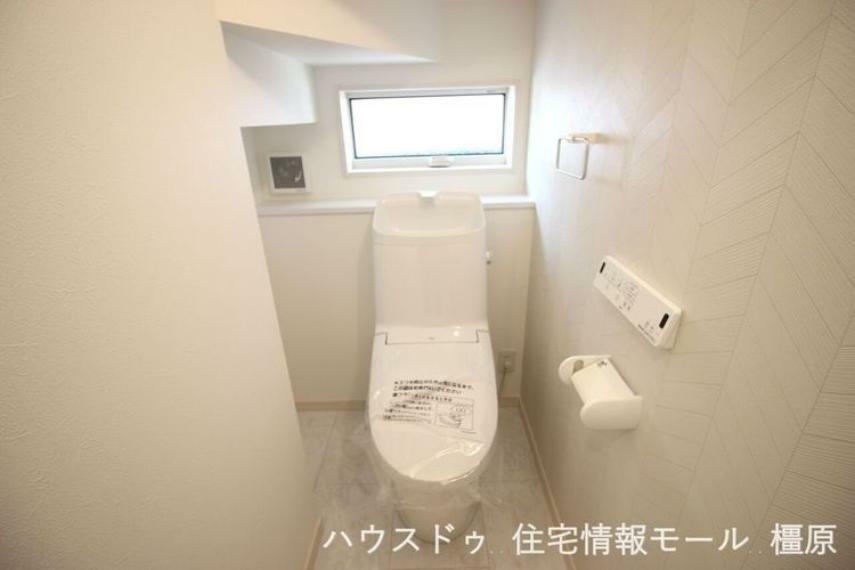 トイレ 1・2階共に温水洗浄便座を完備しました