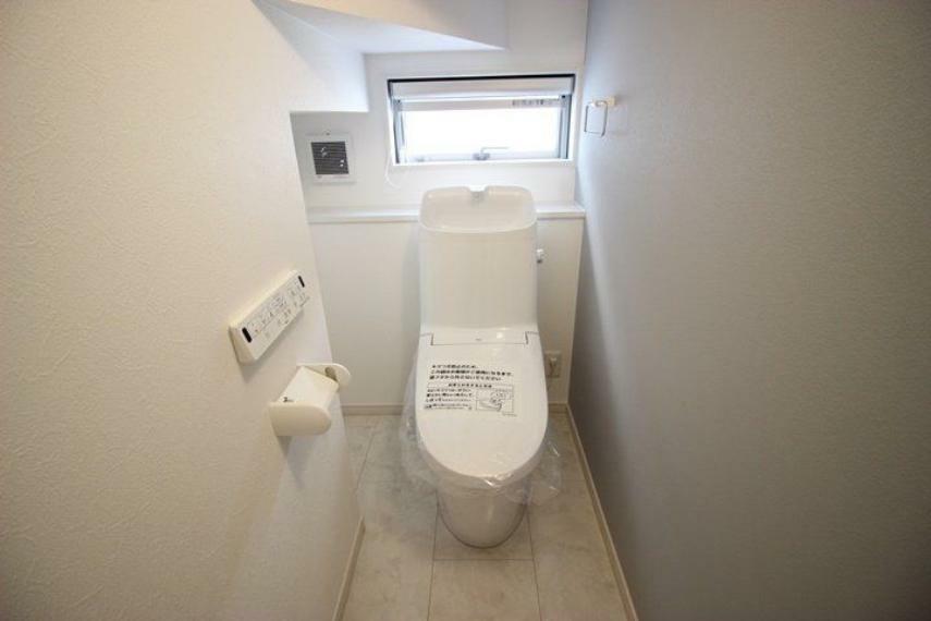 トイレ 1・2階共に温水洗浄便座を完備しました（同仕様）