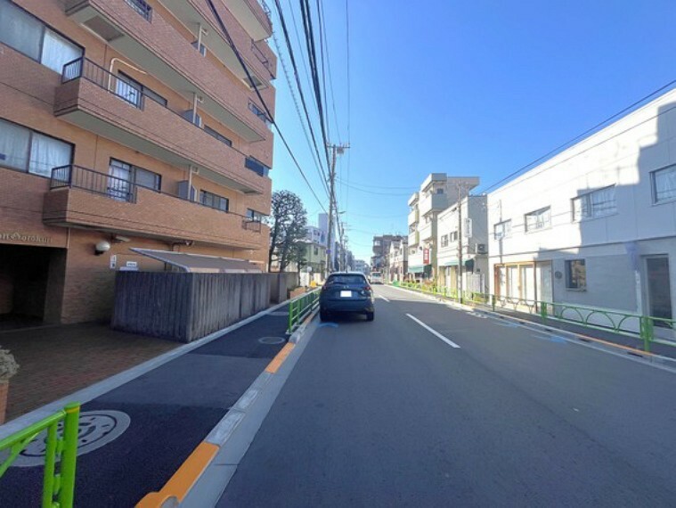 居間・リビング 前面道路