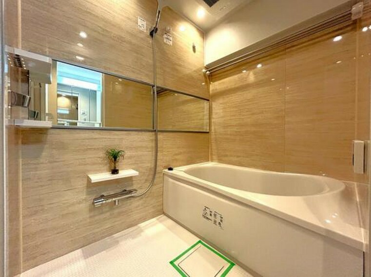 浴室 清潔感のある浴室。1日の疲れをゆっくりと癒してくれる空間です。