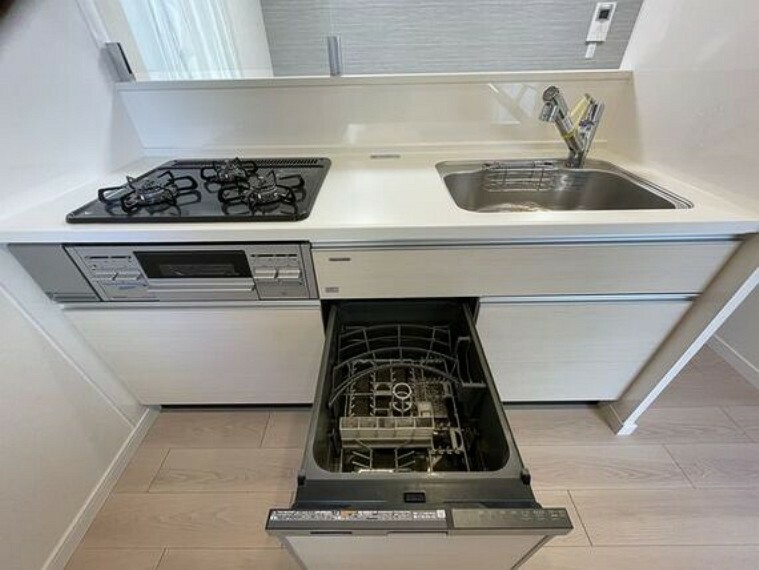 食器を洗っている間にお掃除など、様々なシーンで家事の時短に役立つ食洗機。