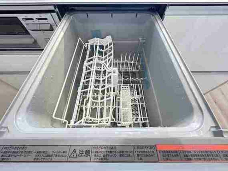 キッチン 後片付けもラクラクな食器洗乾燥機付高温洗浄なので清潔です。