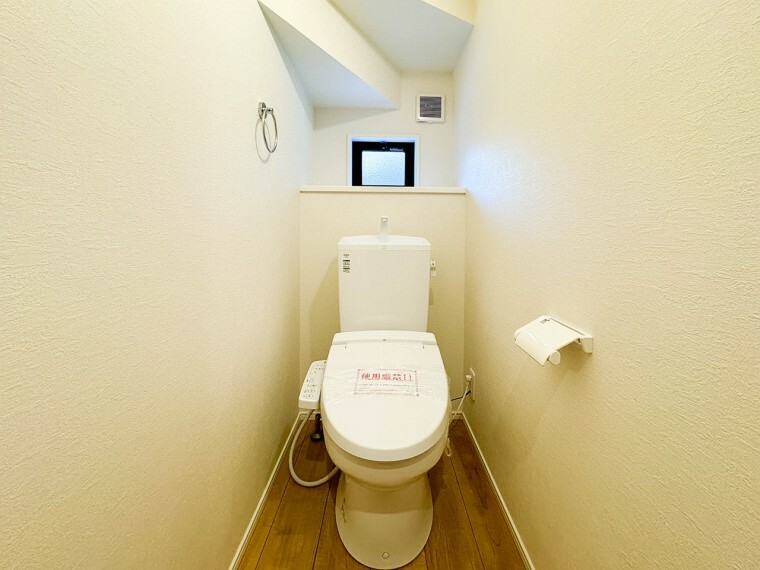 トイレ 1号棟　トイレ・ウォシュレット付。快適で衛生的な洗浄機能付温水シャワートイレです。