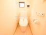 温水洗浄便機能付きトイレ　【調布市緑ケ丘2丁目】  温水洗浄便機能付きトイレで清潔にご使用いただけます。　