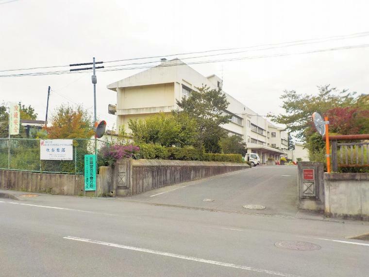 須賀川市立第一中学校（約1,400m・徒歩18分）