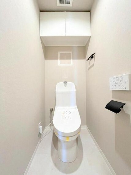 トイレ ■収納付き・洗浄便座のトイレはいつもスッキリ清潔！
