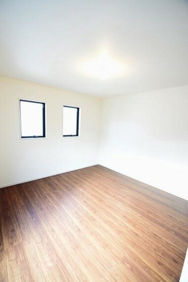 8.5帖の洋室！ゆとりあるお部屋にどのように家具を配置しようか想像が膨らみますね。