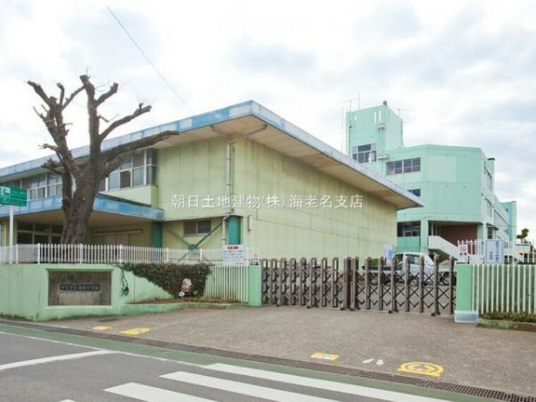【厚木市立妻田小学校】　地域は住宅地でとても環境がいい学校です。校庭が広くのびのび運動ができるのでとてもいいです。地域の見守り活動も充実しています。