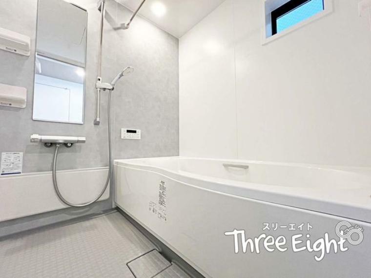 浴室 バスルームも広々サイズ 浴室乾燥機を完備していますので日々のカビ対策や、雨の日のお洗濯物にも便利です。