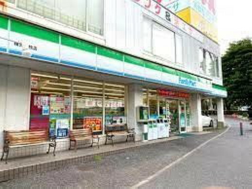 コンビニ ファミリーマート横浜本牧店