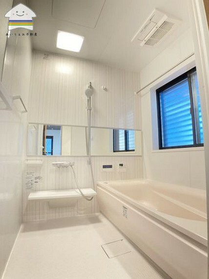 【浴室乾燥機付】お風呂は1坪のユニットバスです。浴室暖房と浴室乾燥がついており、寒い日も暖かく入れ、梅雨の日の洗濯物の乾燥もできちゃいます