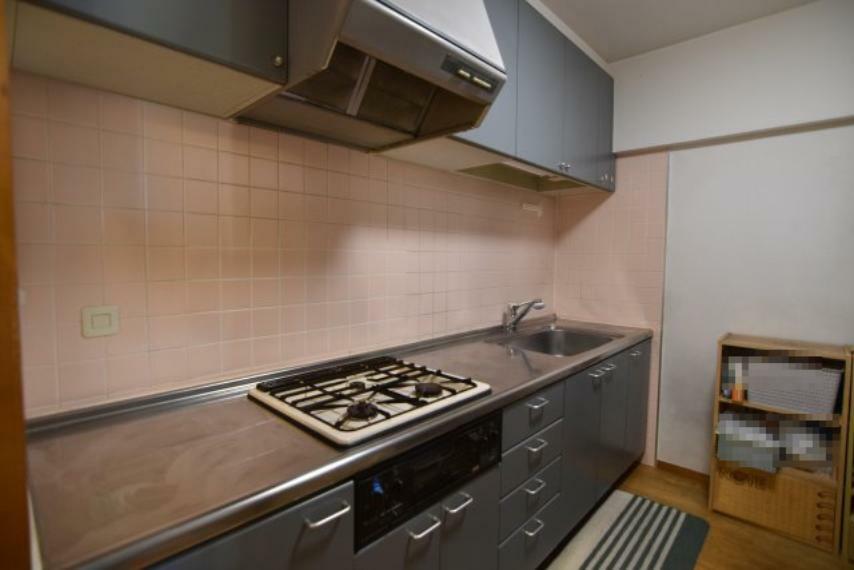 キッチン ワイドタイプのキッチンは調理台が広くとても使いやすいです。