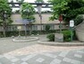 公園 上野小学校の隣にある小さな公園です