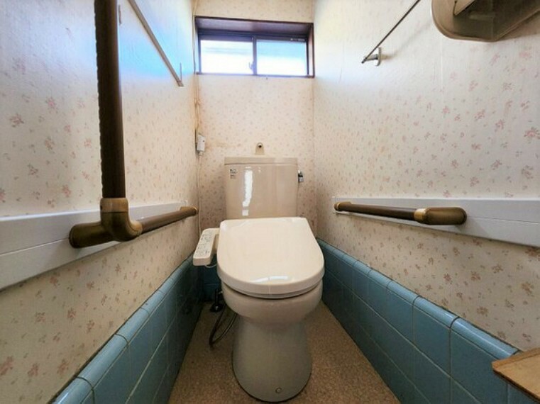 ■トイレには手すりが付いていますので、ご年配の方も安心です。