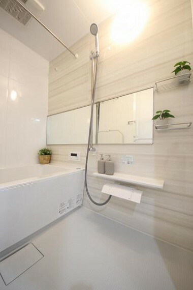 浴室 ■くつろぎのバスタイム、便利な浴室乾燥機付き