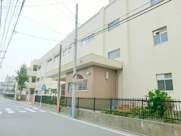 横浜市立南小学校　（約700m）