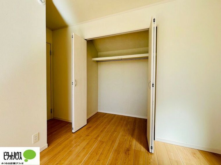 収納 それぞれのお部屋に収納スペースがあるのでプライベートな荷物も身近に置くことができます。