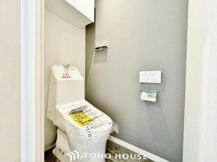 トイレ 「リフォーム済み・温水洗浄便座付きトイレ」トイレは快適な温水洗浄便座付です。いつも清潔な空間であって頂けるよう配慮された造りです。