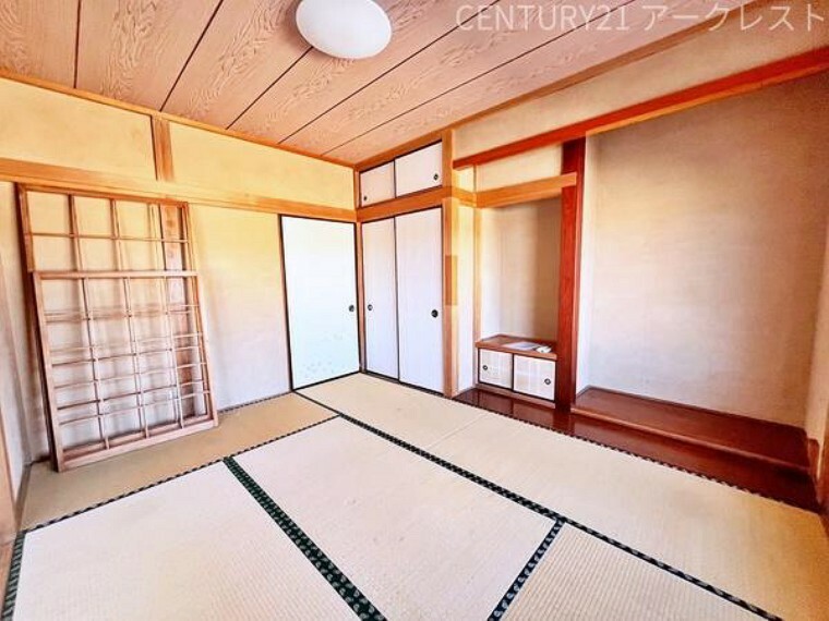 和室 ～Japanese Room～来客時など多様な使い方ができる6帖和室。