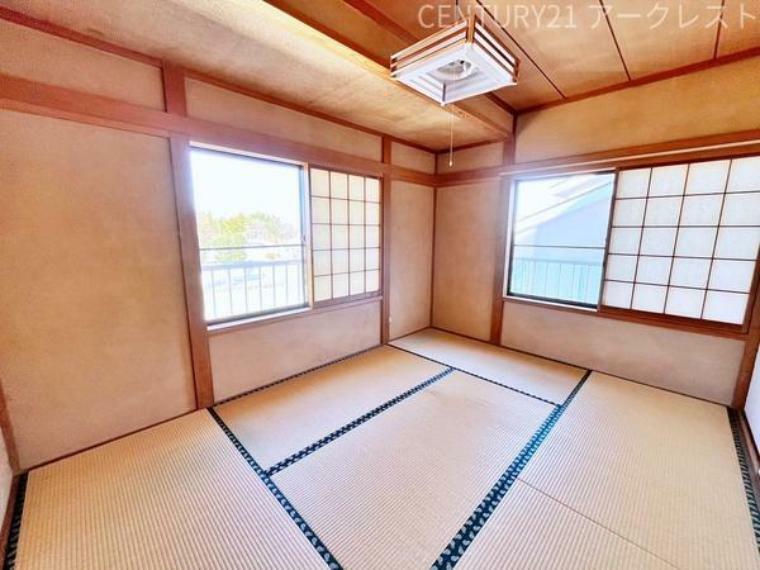 ～Japanese Room～客間にも使える和室。風情のある畳のお部屋。押し入れ収納、天袋付きで季節ものや思い出の品の収納にも便利です。