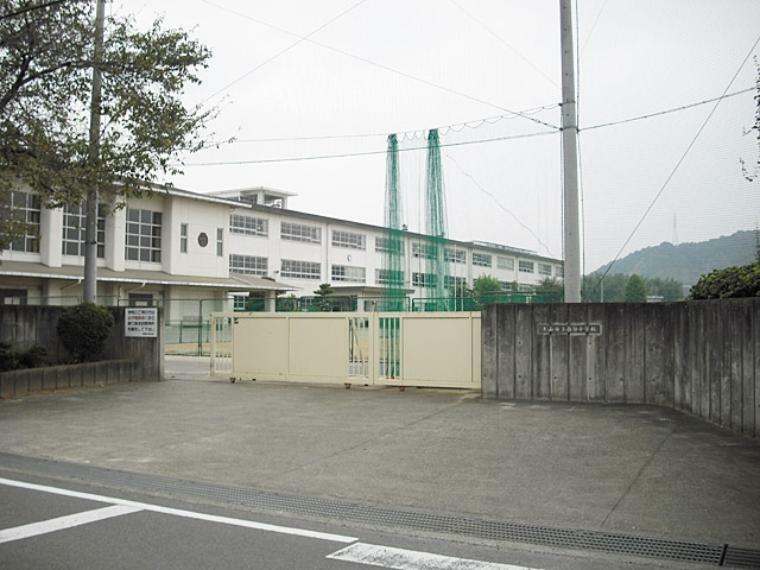 犬山市立南部中学校（約1,100m）