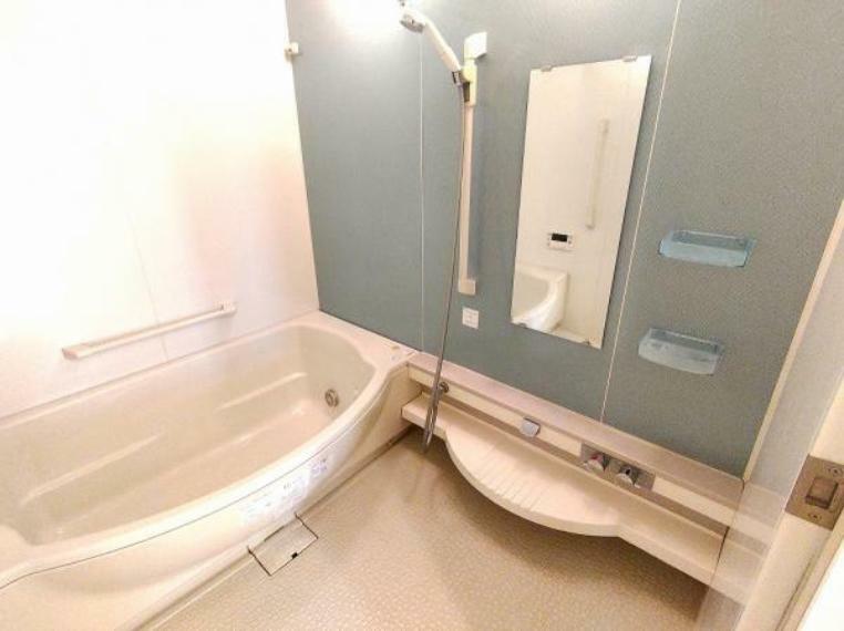 浴室 1.6m×2mサイズのゆったりとしたバスルームです。寒い冬は暖かく入れて便利な浴室暖房乾燥機付きです。