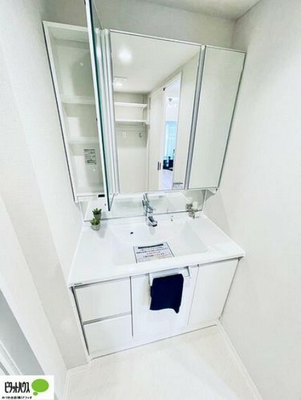 洗面化粧台 大きな鏡で見やすい洗面化粧台