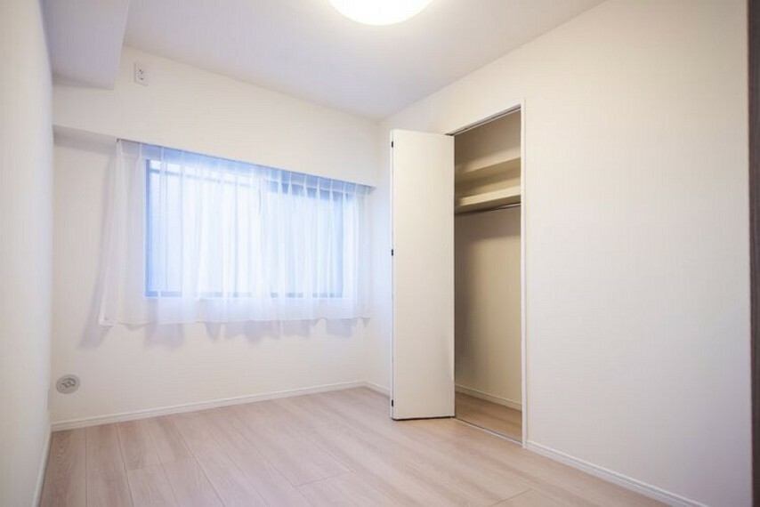 洋室2（約4.2帖）はデッドスペースがなく家具配置のしやすいお部屋です。