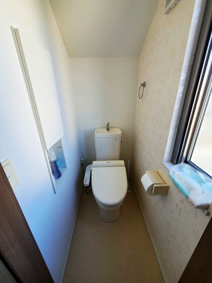 トイレ 【2階お手洗い】1階と2階に設置されていますので忙しい朝も安心です