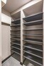 収納 SICは、高さ調節が可能な可動棚を使用。ベビーカーやアウトドア用品の収納にも便利です。