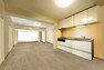 キッチン ※掲載の室内写真は実際の室内を撮影（2024年1月）したものに、CG加工処理で家具等を配置したものです。家具等は販売価格に含まれず、現状有姿でのお取引となります。