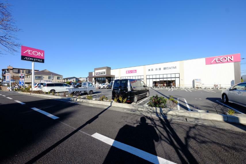 イオンスタイル新井宿駅前店（・専門性の品揃えとニーズをもとに、独自のスタイルを確立したスーパーマーケット・駅前の立地、通勤帰りにも嬉しいお店！）