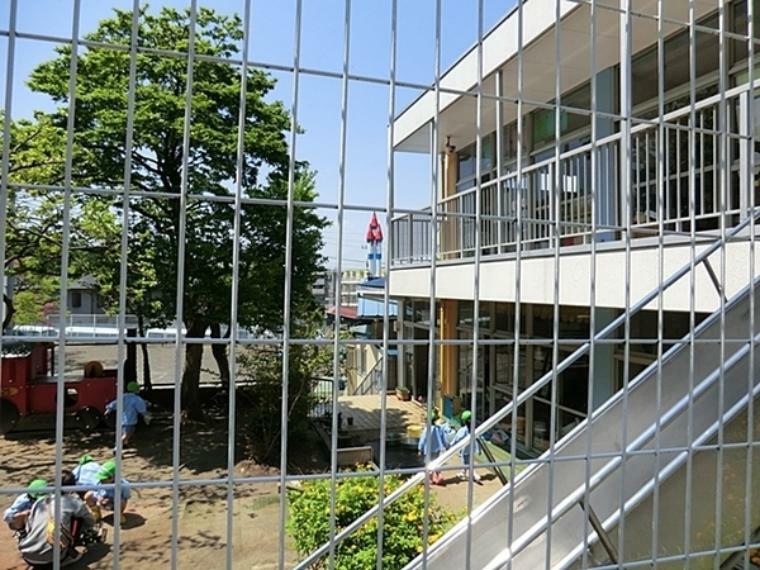 幼稚園・保育園 舞岡幼稚園 恵まれた自然環境の中でのびのび遊び、望ましい人間関係を共に学びながら、自分を十分に出し相手を思いやる心を育てます。