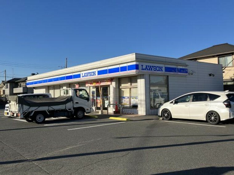 コンビニ 現地から670m～690m。　ローソンひたちなか佐和駅西店　お弁当や日用品、たばこやお酒など幅広い品揃えで、日々のちょっとしたお買い物にも便利です。※2024年1月撮影