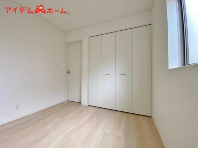 洋室 リビングと隣り合った和室の扉を開ければ 一つの部屋として使用でき、ゆとりのある空間を実現！