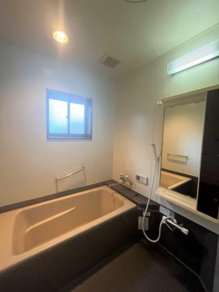 浴室 【リフォーム中/浴室】浴室はクリーニングと水栓金具交換を行います。