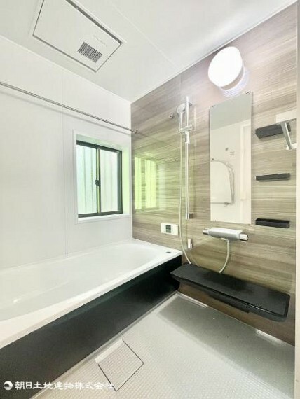 浴室 浴室乾燥機はもちろん、日常の中で使う人たちに配慮された細かい設備。標準仕様で「あったらいいな」を再現しました。