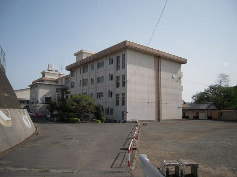 綾瀬市立北の台中学校450m