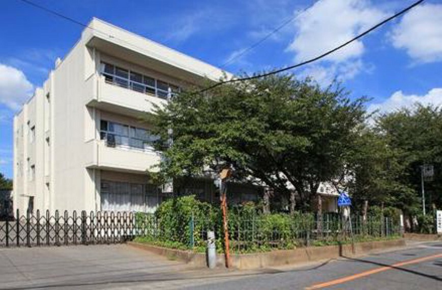 中学校 【中学校】取手市立永山中学校まで674m