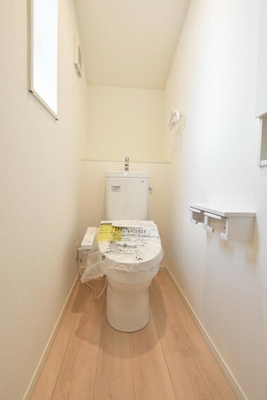 トイレ トイレは快適な温水洗浄便座付です。※2階トイレ写真