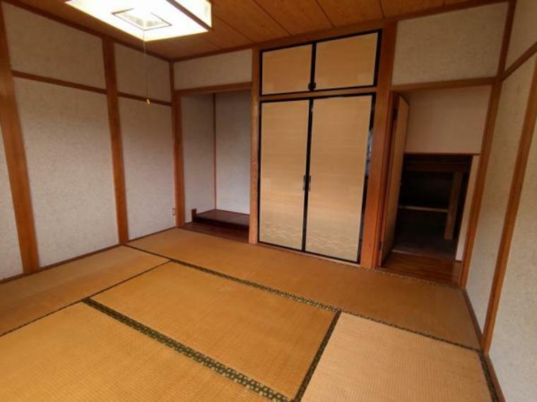 【リフォーム中】2階8帖和室の仏間と床の間です。お仏壇は1階和室にも置くことが可能ですが、こちらにも置くことができます。