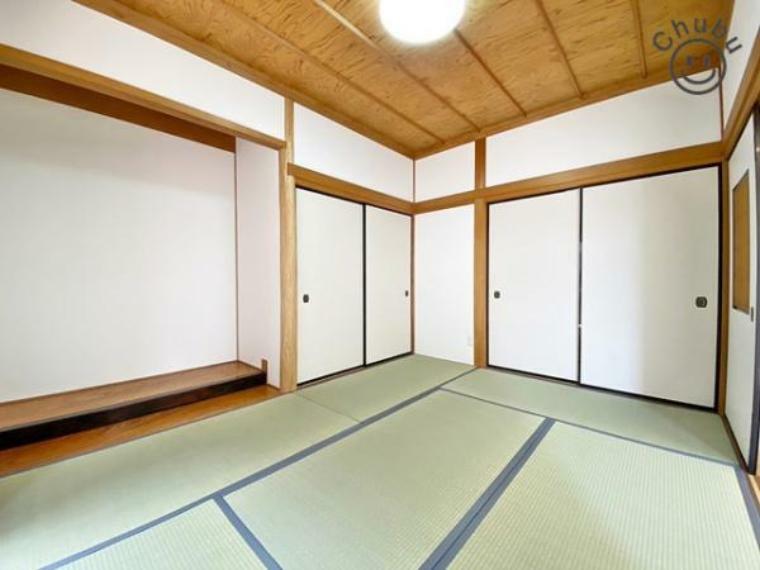 和室 6帖和室　リビングに隣接した和室は小さなお子様の遊び場や洗濯物を畳んだりとミセスコーナーとしても使えます
