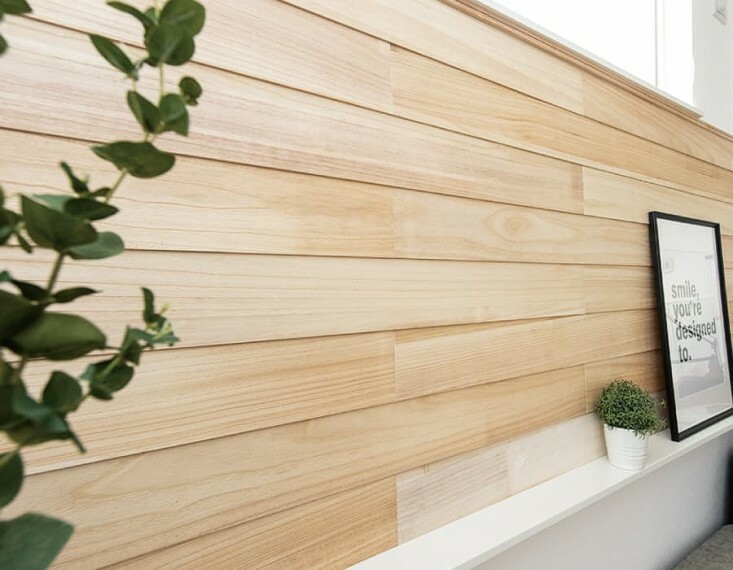 居間・リビング アートな桐壁を空間のアクセントにする「シルキーウッド」木本来の美しい表情と優しい質感が魅力の無垢の桐壁。リビング壁の一角に採用することで、ワンランク上の空間づくりを演出してくれます。