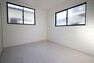 2階洋室です！仕切りを開けると多様な用途で使える開放的な空間に 閉めれば固有のスペースが作れます。