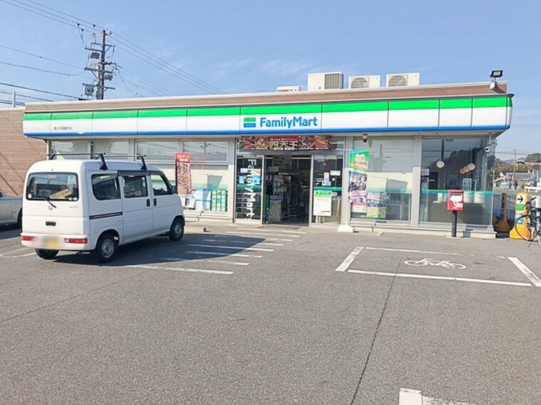 コンビニ ファミリーマート豊川平尾郷中店