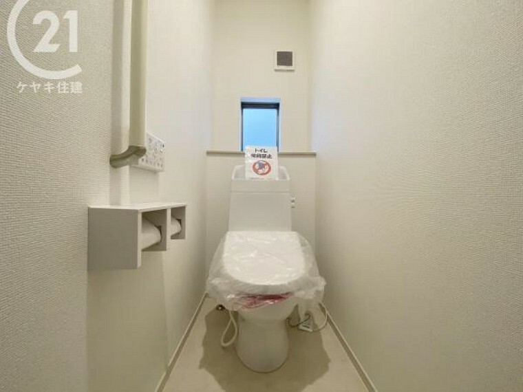 トイレ 2カ所に省エネ仕様のトイレ付き！2階から階段を降りなくてもいいので、お部屋からの移動が短縮できます。