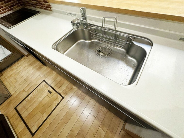 キッチン ■床下収納は使用頻度の低い調理器具や、長期保存できる食糧等の保管に便利です！
