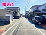 現況写真 前面道路は約6mの幅がありますので、車のすれ違いや駐車も安心です。