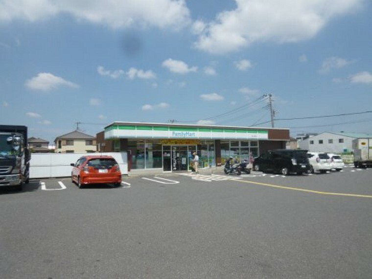 コンビニ 【コンビニエンスストア】ファミリーマート 草加八幡町店まで1066m