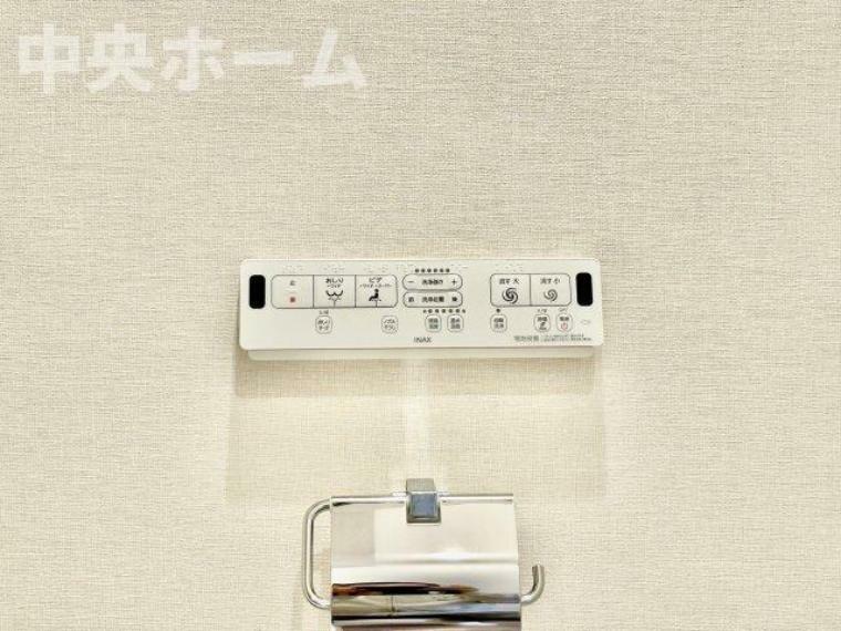 【ウォシュレット】清潔に使いたいお手洗いには最適な設備です。もちろんウォームレットも標準装備です。